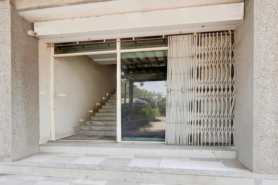 Entrance / Reception