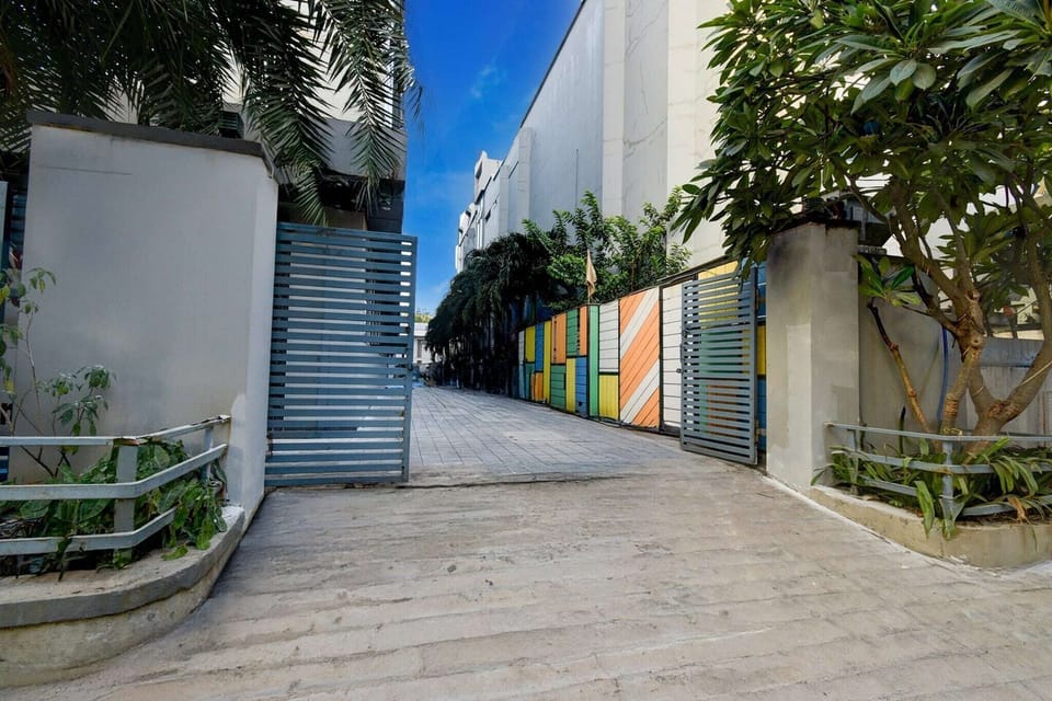 Entrance / Reception