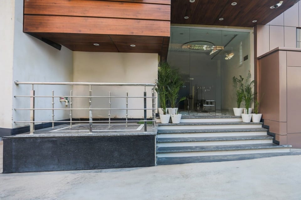 Entrance / Reception