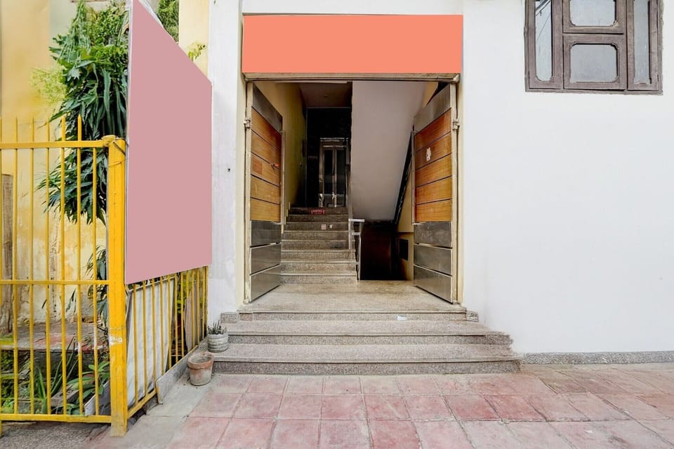 Entrance / Reception
