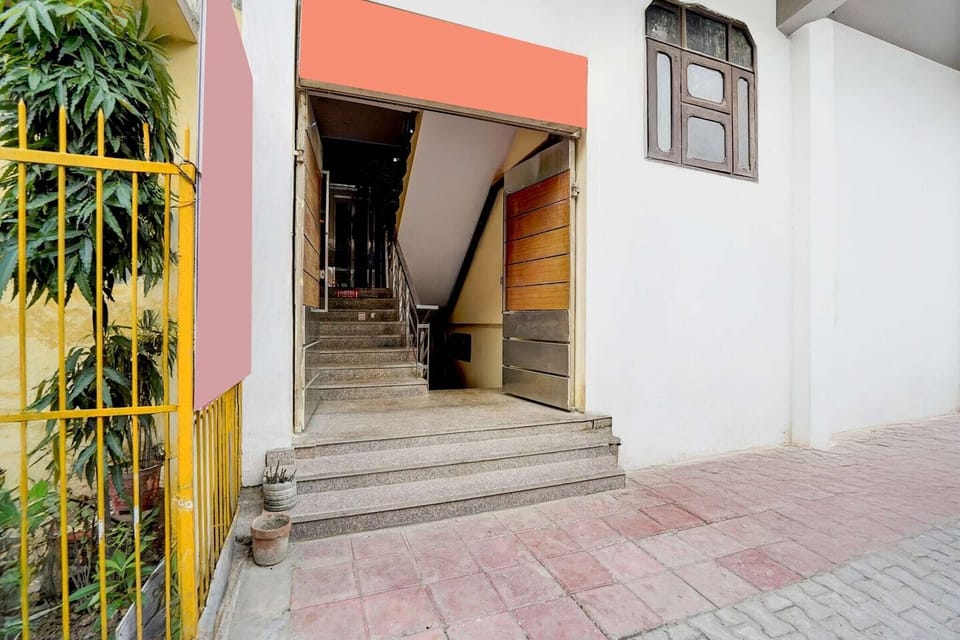 Entrance / Reception