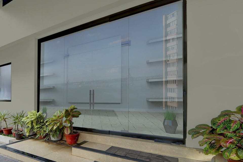 Entrance / Reception
