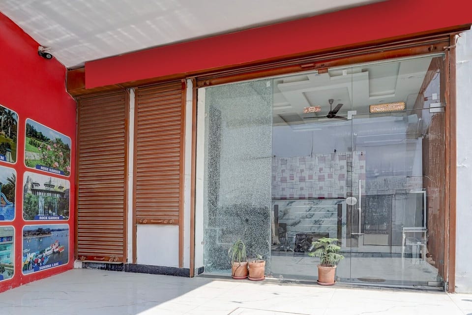 Entrance / Reception