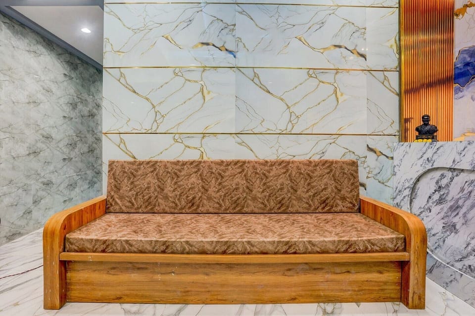 Entrance / Reception