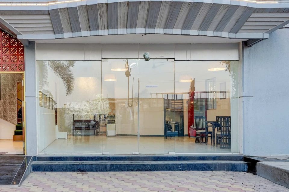 Entrance / Reception