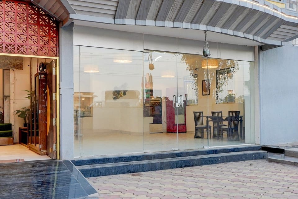 Entrance / Reception