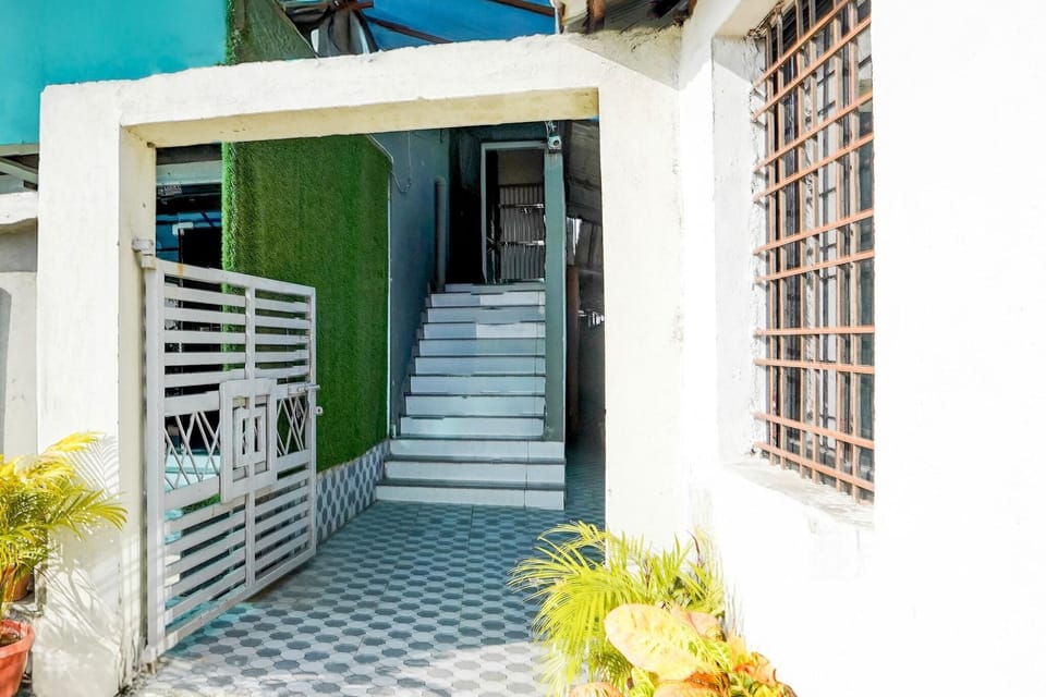 Entrance / Reception