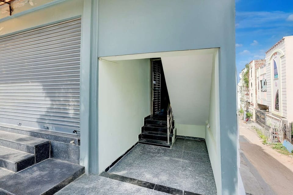 Entrance / Reception
