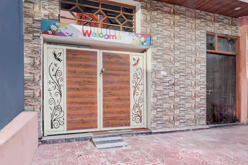 Entrance / Reception