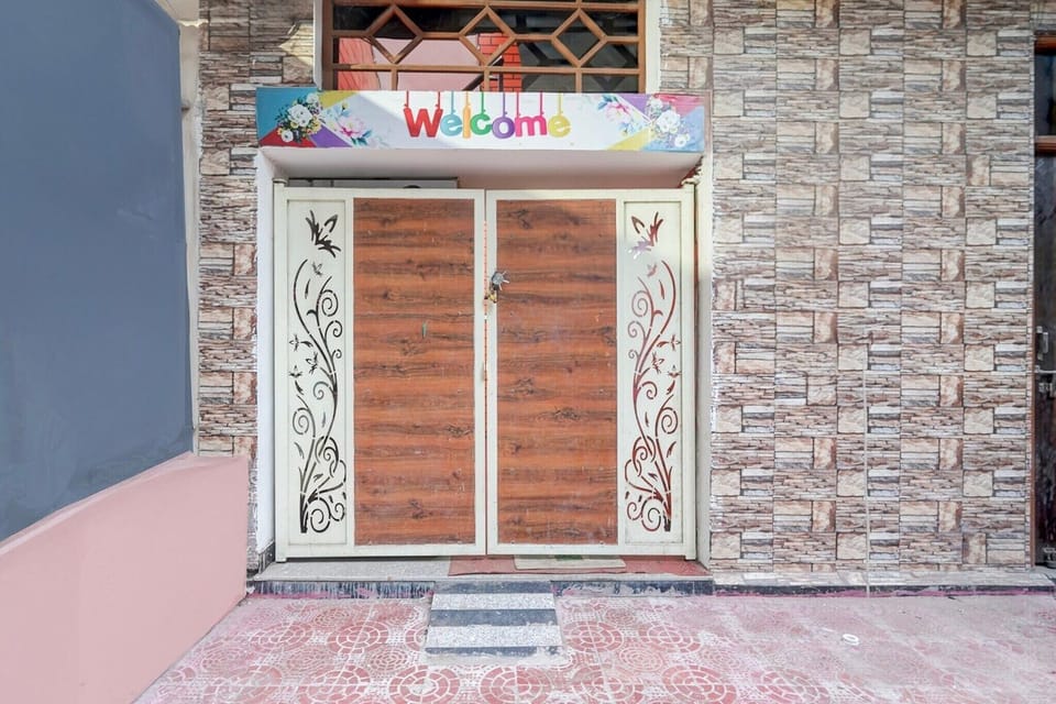 Entrance / Reception