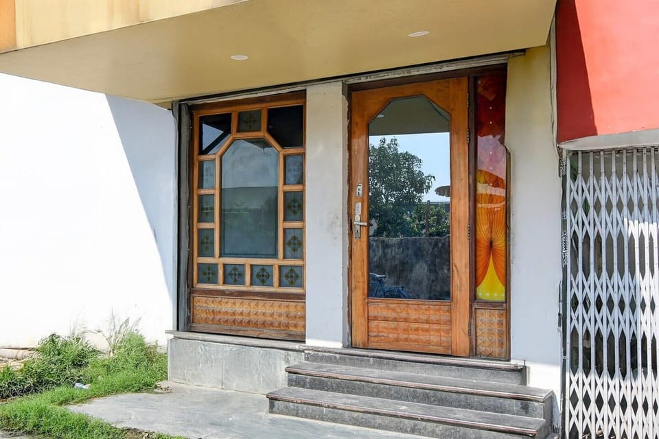 Entrance / Reception