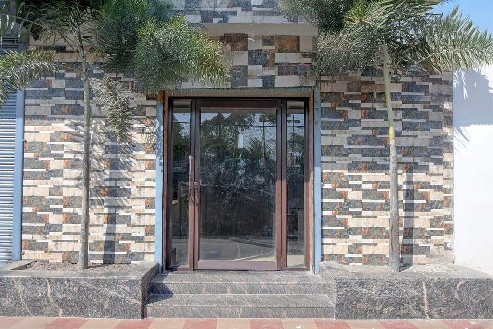 Entrance / Reception