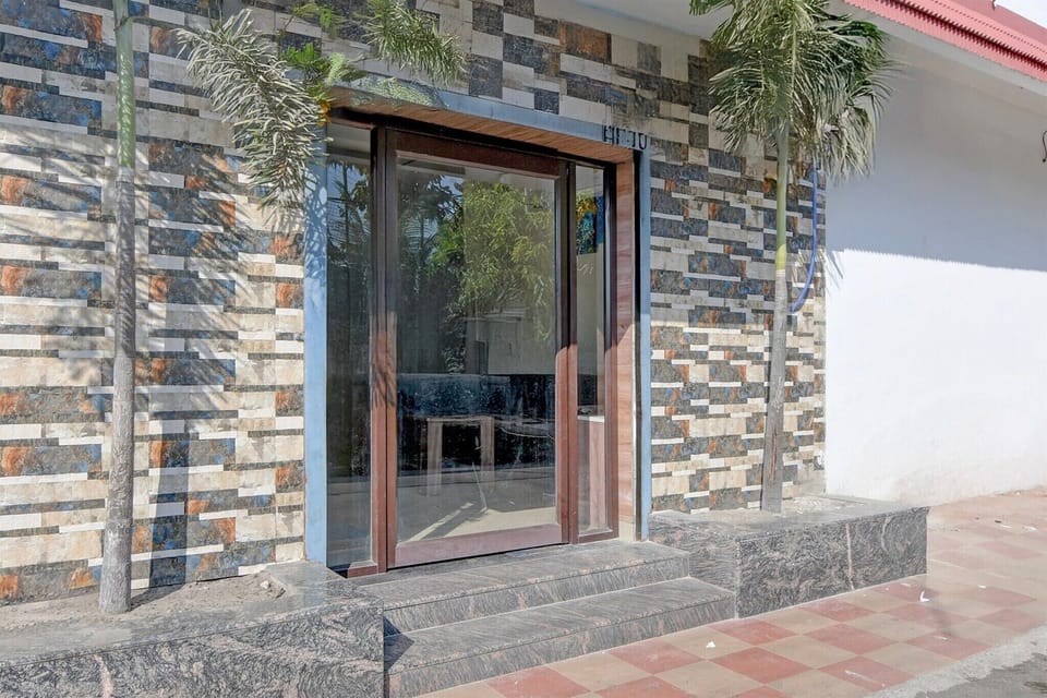 Entrance / Reception