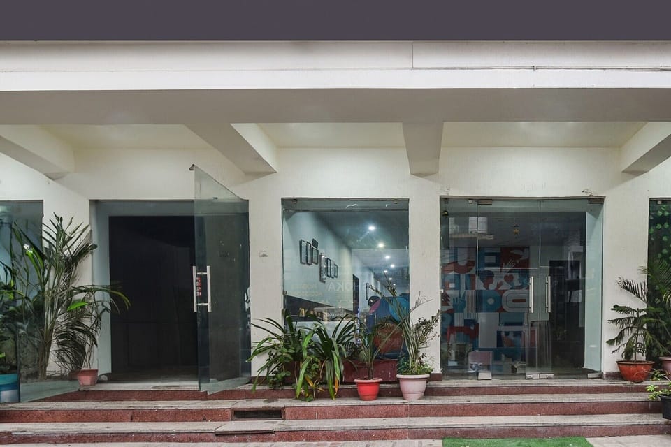 Entrance / Reception