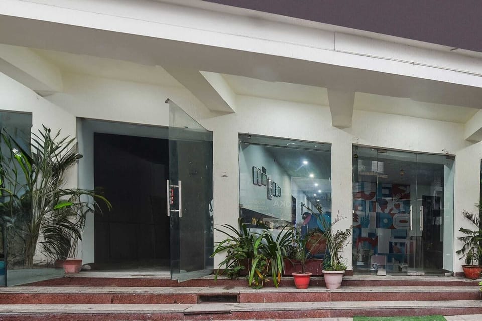 Entrance / Reception