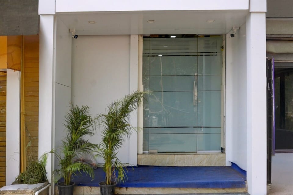 Entrance / Reception