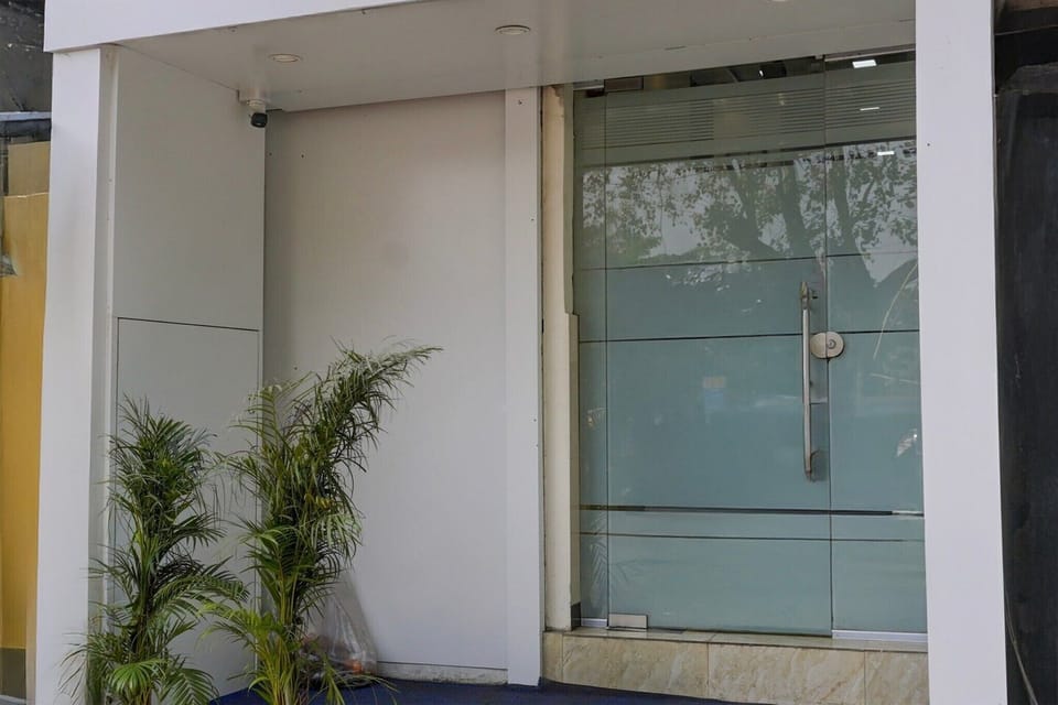 Entrance / Reception