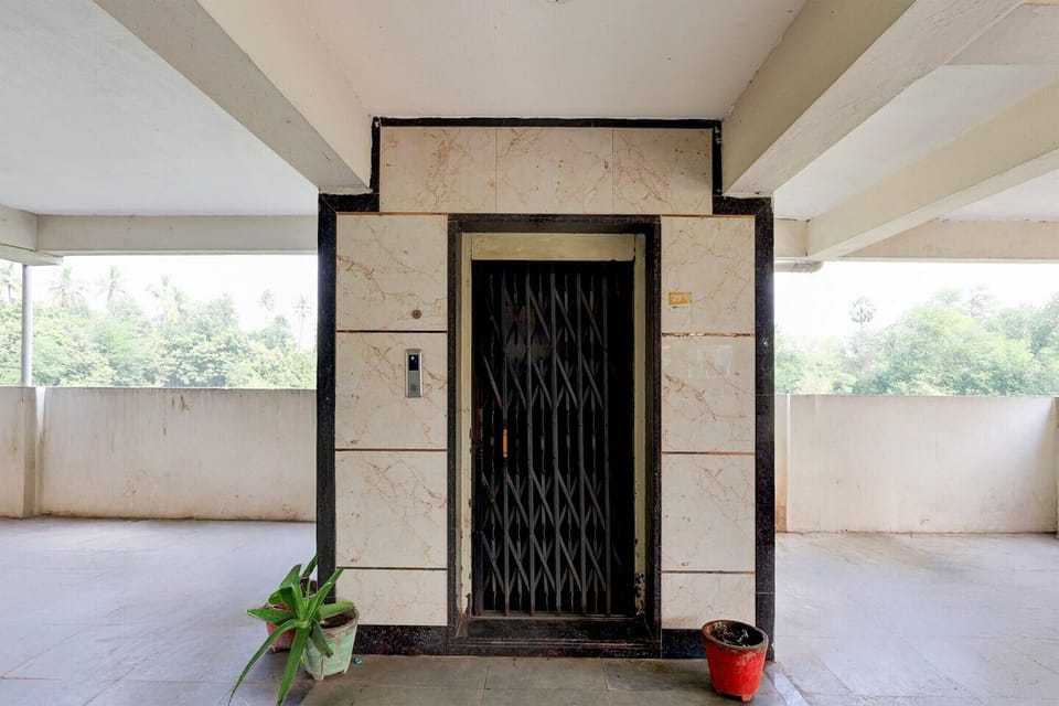 Entrance / Reception