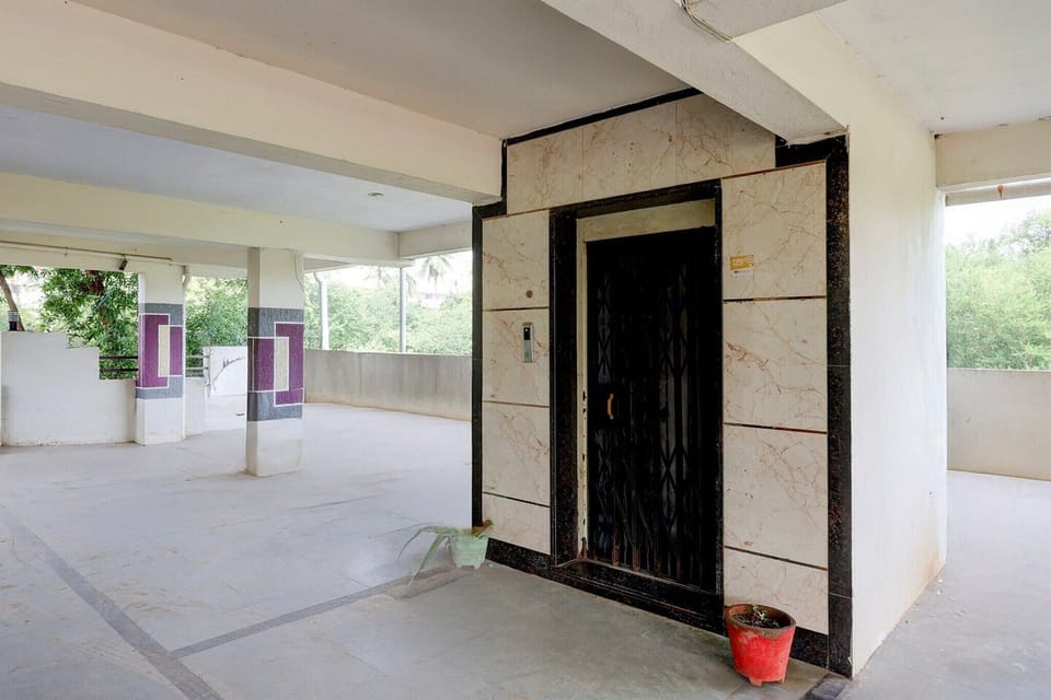 Entrance / Reception