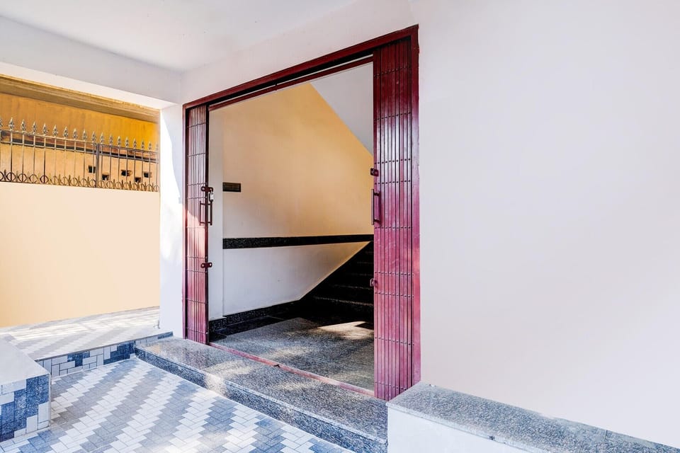 Entrance / Reception