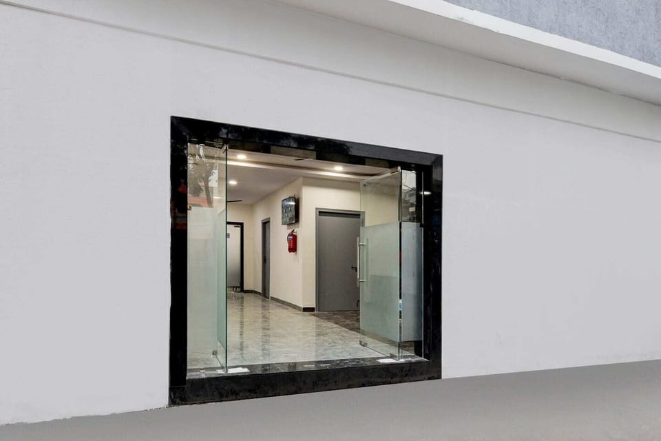 Entrance / Reception