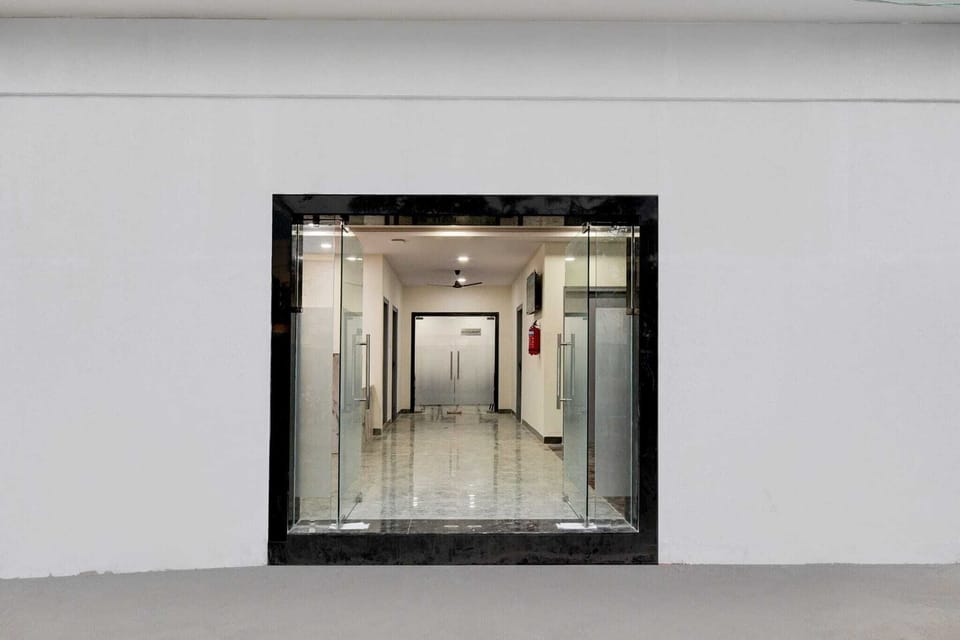 Entrance / Reception