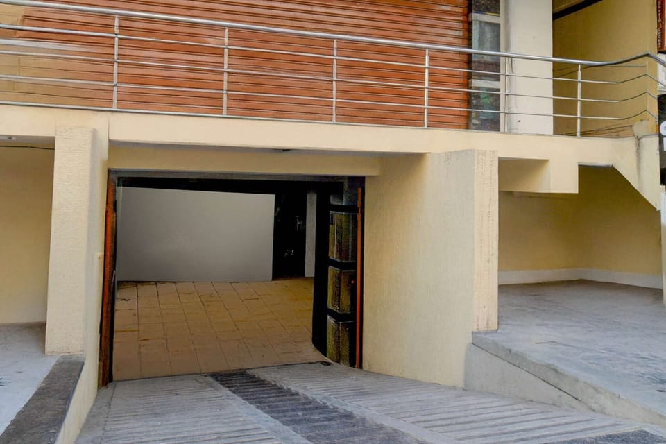 Entrance / Reception