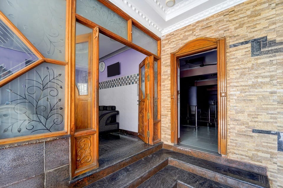 Entrance / Reception
