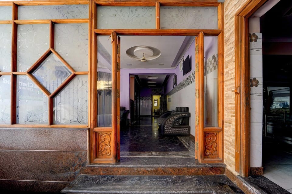 Entrance / Reception