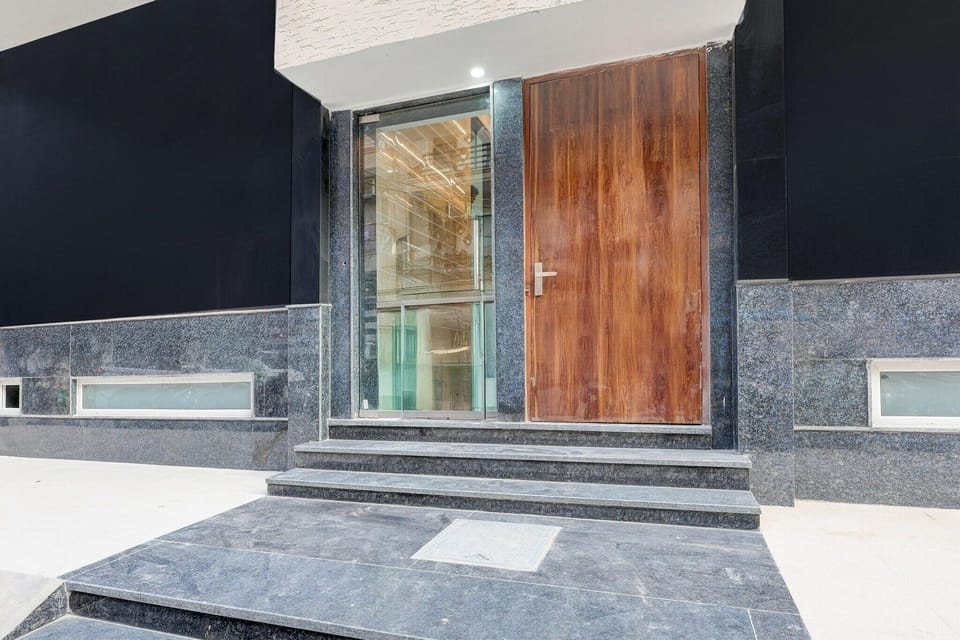 Entrance / Reception