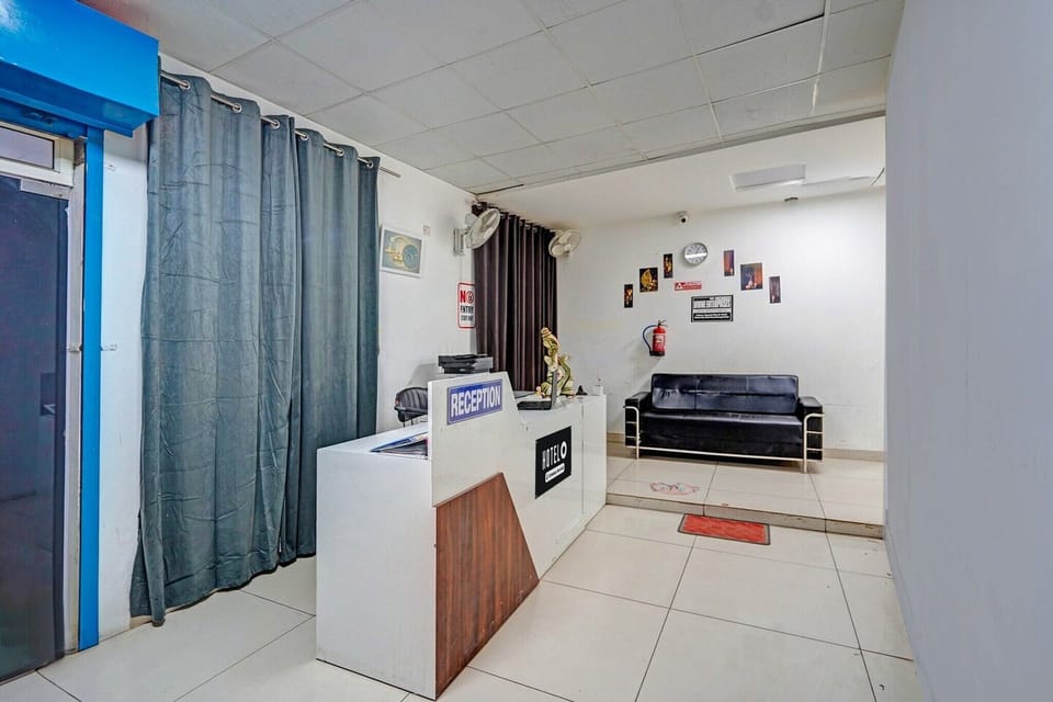 Entrance / Reception