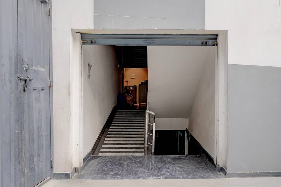 Entrance / Reception