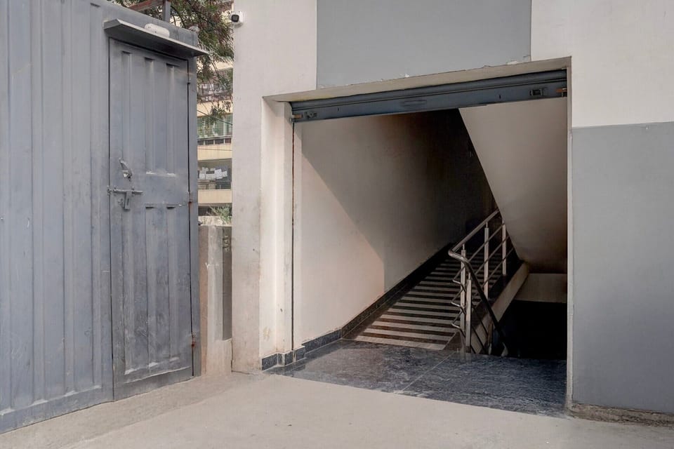 Entrance / Reception