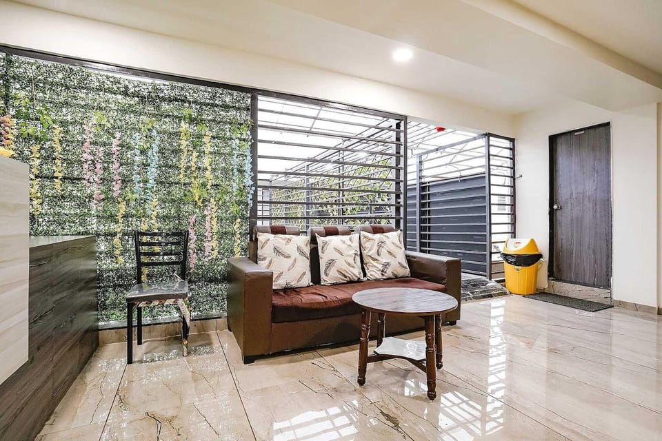 Entrance / Reception