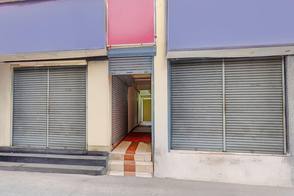 Entrance / Reception