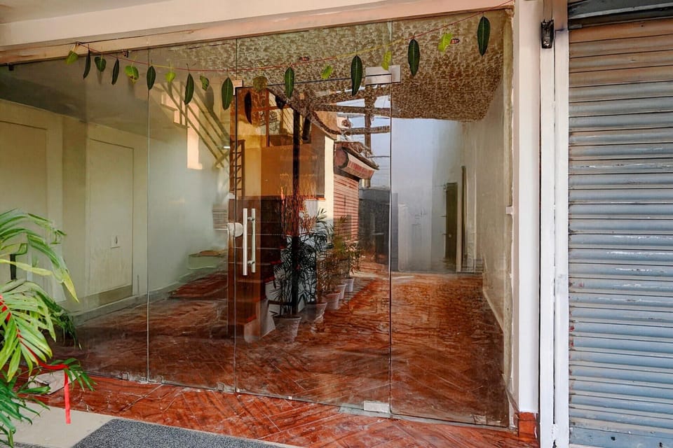 Entrance / Reception