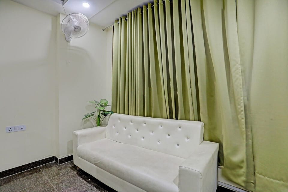 Entrance / Reception