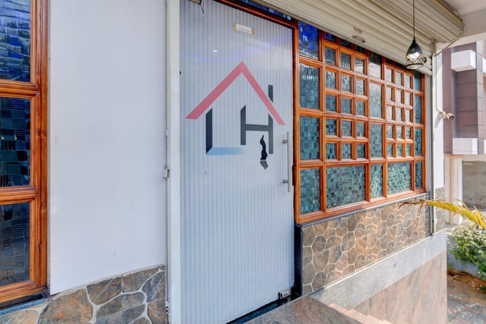 Entrance / Reception
