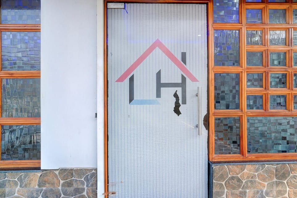 Entrance / Reception
