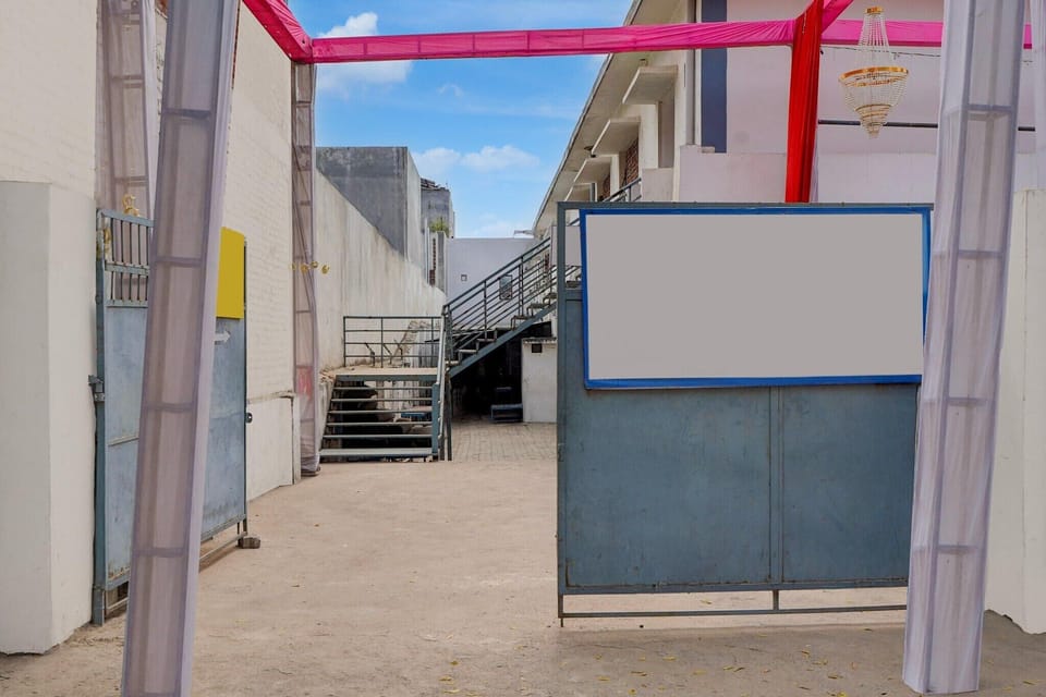 Entrance / Reception