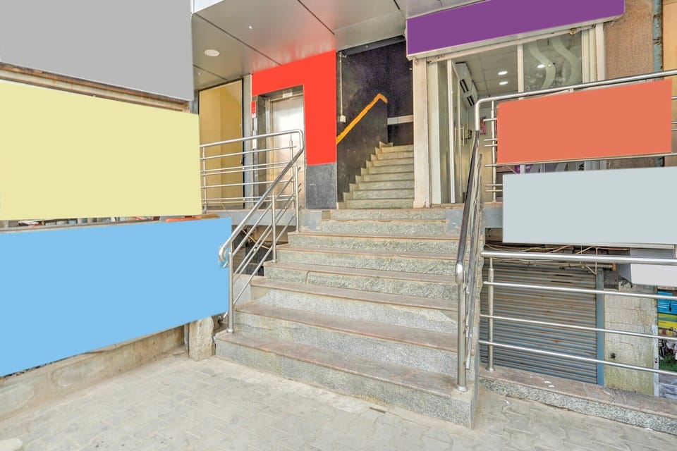 Entrance / Reception