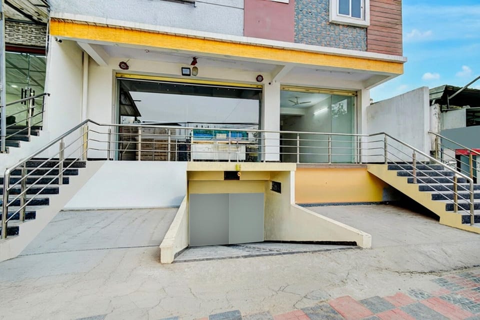 Entrance / Reception