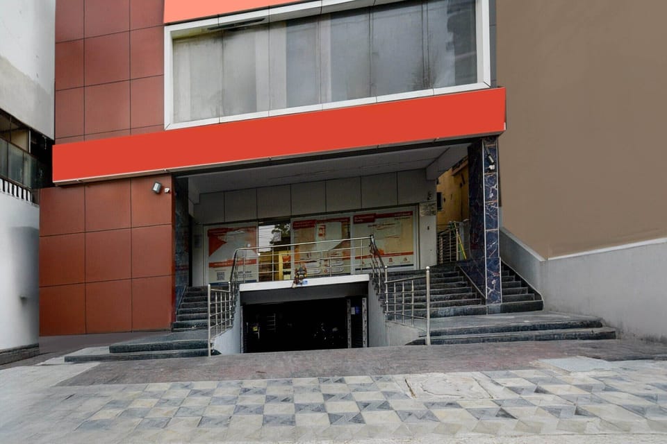 Entrance / Reception