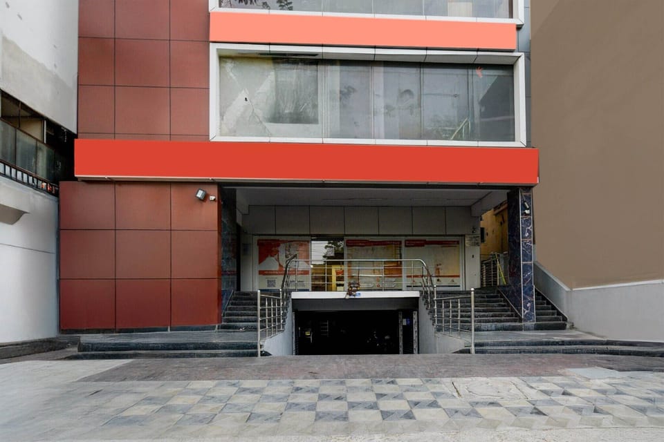 Entrance / Reception