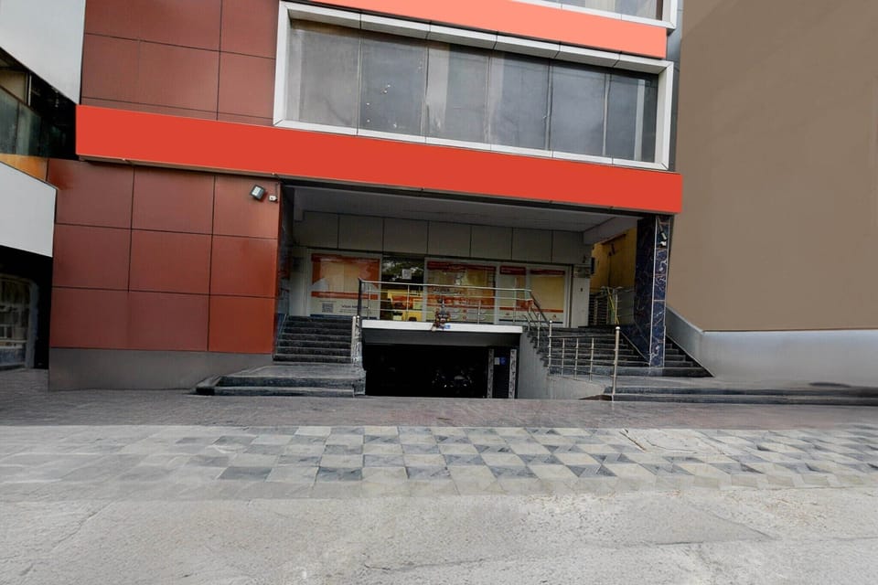 Entrance / Reception