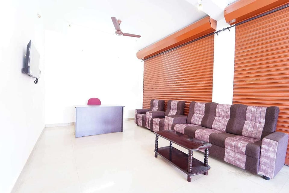 Entrance / Reception