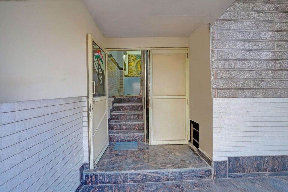 Entrance / Reception