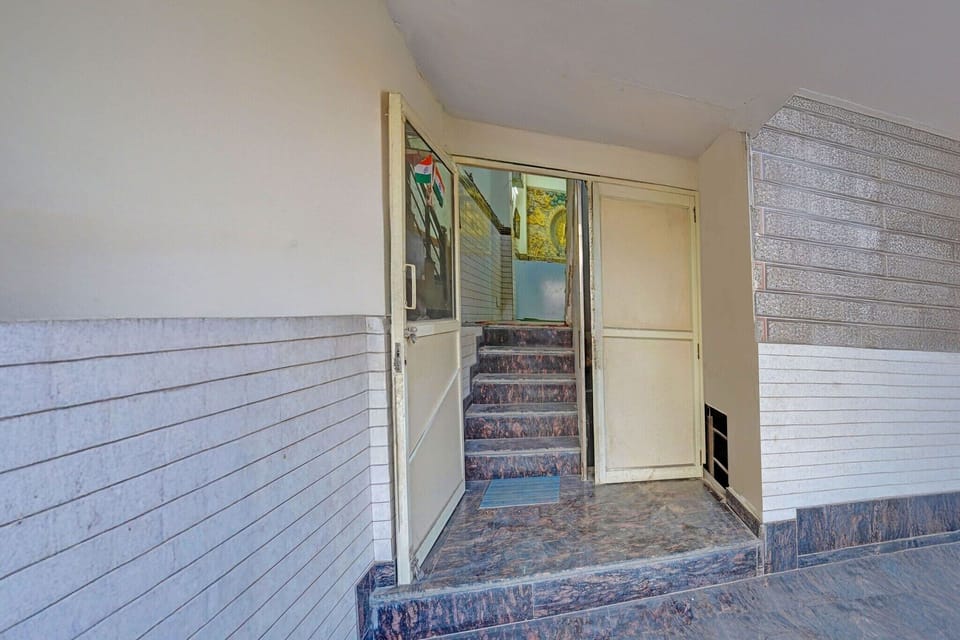Entrance / Reception