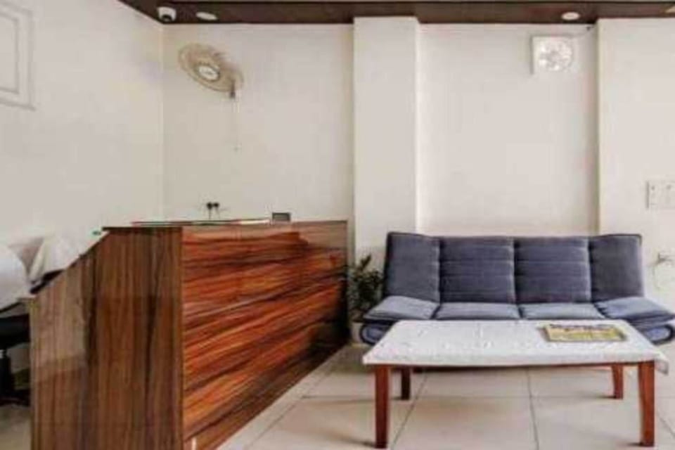 Entrance / Reception