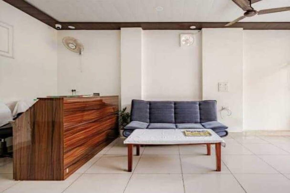 Entrance / Reception